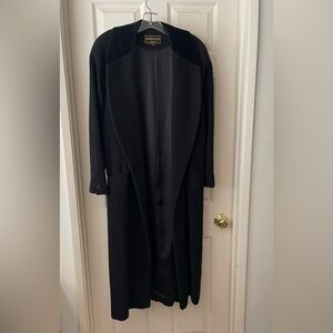 WOMEN’S COAT IN EXCELLENT CONDITION